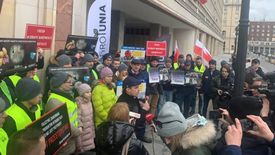 Rolnicy z Agrounii chcą zablokować pobliską Biedronkę