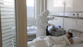 Koronawirus z Chin. Nagły wzrost zarażonych. Władze tłumaczą to "nową metodą diagnostyczną"