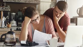 Liczba bankrutujących dłużników zdecydowanie rośnie po 25. roku życia i nasila się po 35. roku życia.