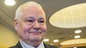 Zarobki prezesa Glapińskiego wypadają marnie na tle prezesów komercyjnych banków.