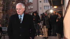 Jarosław Gowin przed siedzibą PiS na Nowogrodzkiej.