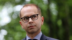 Michał Szczerba z PO domaga się od premiera Mateusza Morawieckiego upublicznienia raportu dyrektorów MF i KAS.