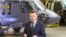 Mariusz Błaszczak zorganizował specjalna konferencję, by poinformować o zakupie zaledwie 4 śmigłowców.