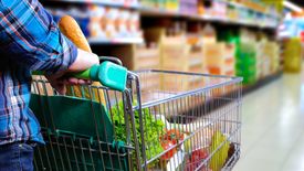 Część przedsiębiorców wykorzystuje sytuację epidemii w Polsce, by rażąco podnosić ceny niektórych kategorii produktów, np. żywności czy środków ochrony osobistej.