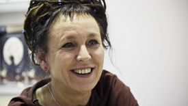 Polacy wykupują książki Olgi Tokarczuk. Sieci księgarń proszą już wydawnictwo autorki o zwiększenie nakładów.