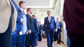 Premier Morawiecki musi się teraz zmierzyć z malejącym VAT-em