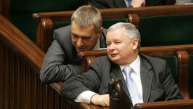 Sejm. Roman Giertych oraz Jarosław Kaczyński w ławach rządowych (zdj. arch.)