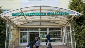 Ponad 11 mld zł - na taką kwotę ZUS zwolnił Polaków z opłacania składek. Tylko niektórzy je odliczą od podatku dochodowego.