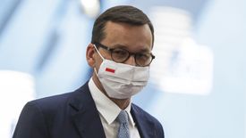 Koronawirus. Nowe obostrzenia. Na zdjęciu premier Mateusz Morawiecki.