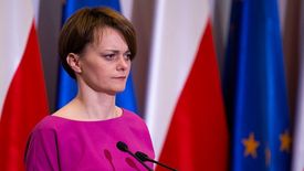 "Godziny dla seniorów" znikną w drugim etapie odmrażania gospodarki - zapowiedziała minister Emilewicz.