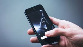 Od 1 października kierowcy Ubera i Bolta upodobnią się do taksówkarzy