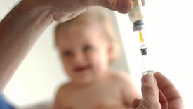 Jak to możliwe, że pieniędzy na szczepienia będzie jednocześnie o 51 mln zł więcej i o 53 mln zł mniej?