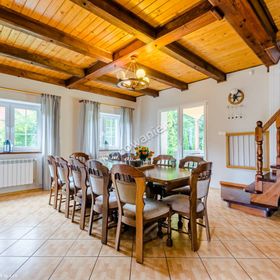 Całoroczny dom nad jeziorem z ogrodzoną posesją w sercu Mazur