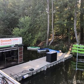 PŁYWAJĄCE DOMY NA WODZIE