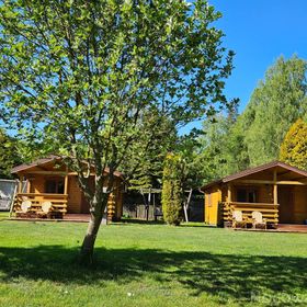 Pokoje i domki przy Leśniczówce