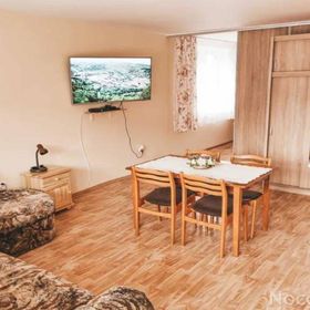 Dom z altaną w ogródku