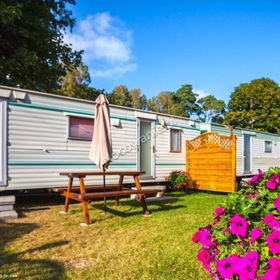 Dom wczasowy oraz domki letniskowe Pustkowo