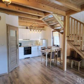 Bliźniak nad stawem