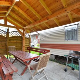 Domek nad rzeką kempingowy holenderski