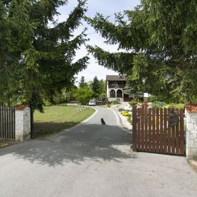 Pokoje w samodzielnym budynku Joanna