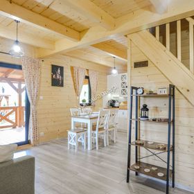 Chaty Skwirutowe Wzgórze - Domki Całoroczne 