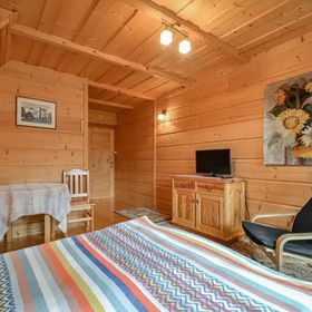 POKOJE i APARTAMENTY REGIONALNE