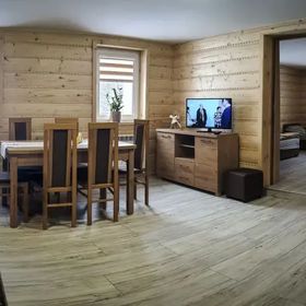 APARTAMENT U BRONKA I DOMKI CAŁOROCZNE 