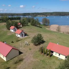 Nad Zatoką-domki i pokoje nad samym jeziorem