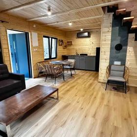 Wpadnij do lasu , domki nad jeziorem 