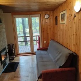 Domek w lesie nad rzeką Świder