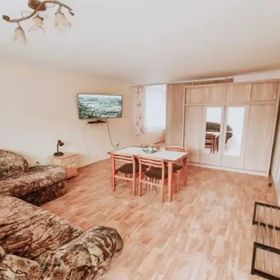 Dom z altaną w ogródku