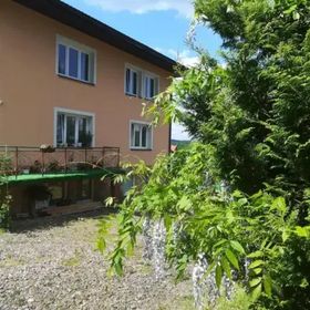 Domki pod Wiązem i Noclegi Pod Lasem