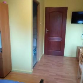 Domki pod Wiązem i Noclegi Pod Lasem