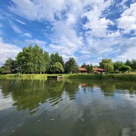 Dębowa Ostoja - domki agroturystyczne nad stawem
