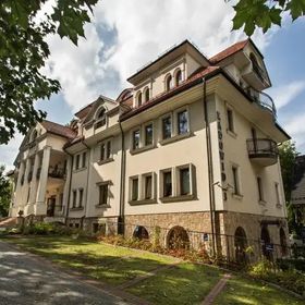 Apartament 90m dla 6----8 osób, basen, internet, parking w Centrum.