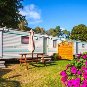 Dom wczasowy oraz domki letniskowe Pustkowo