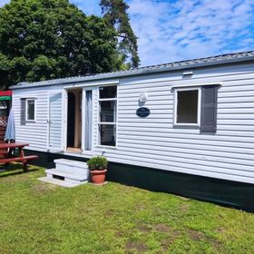 Dom wczasowy oraz domki letniskowe Pustkowo