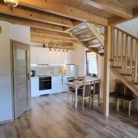 Bliźniak nad stawem