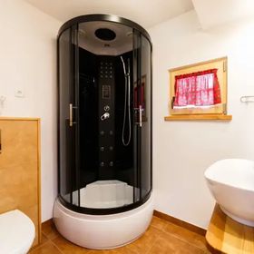 Szałas nad potokiem