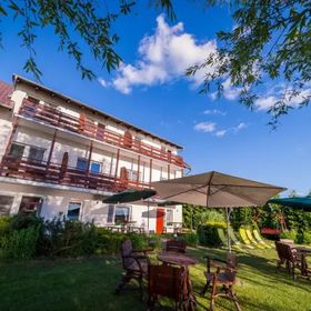 Apartamenty i Pokoje nad brzegiem jeziora Tałty