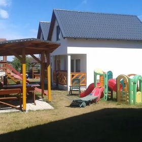 GOŚCINIEC NADMORSKI - DOMKI I APARTAMENTY