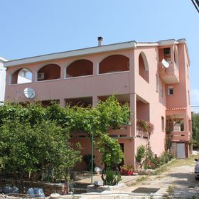 Apartmanok és Szobák Parkolóhellyel Novalja, Pag - 6341 Novalja
