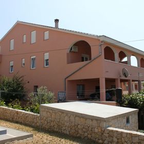 Apartmanok és Szobák Parkolóhellyel Novalja, Pag - 6341 Novalja