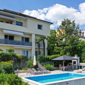 Apartmanok Családok Részére Medencével Opátia - Opatija - 7916