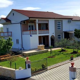 Apartmanok Parkolóhellyel Vrsi, Zadar - 14211 Vrsi