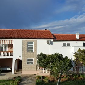 Apartmanok Parkolóhellyel Vrsi, Zadar - 14211 Vrsi