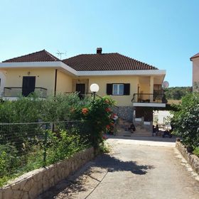 Apartments Fran Vrboska