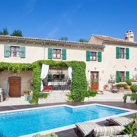 Luxusvilla Medencével Trget, Rasa - 7247 Trget