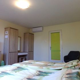 Hold-on Apartman Gyula