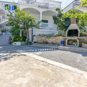 Apartments Olivera Rogoznica